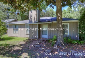 409 Nichols Ave in Fairhope, AL - Building Photo