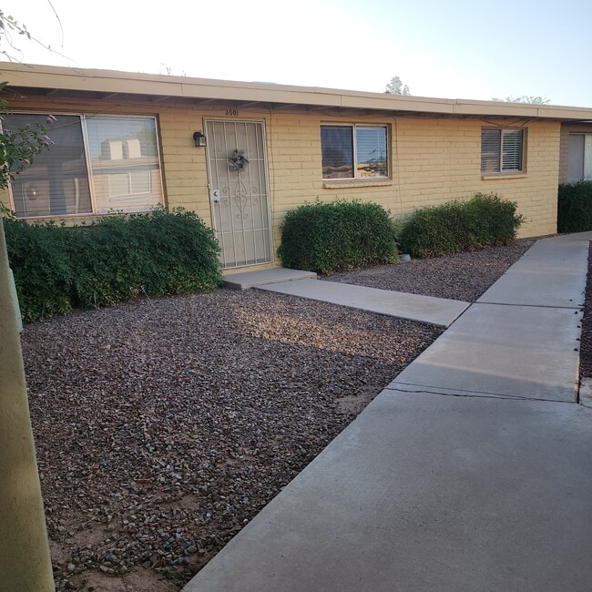property at 3001 E Blacklidge Dr