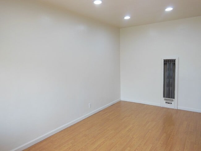 307 N Howard St in Glendale, CA - Building Photo - Building Photo