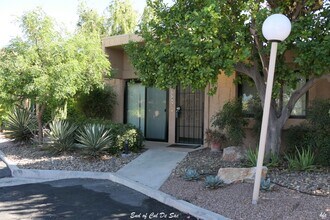 5547 Los Coyotes Dr in Palm Springs, CA - Building Photo - Building Photo