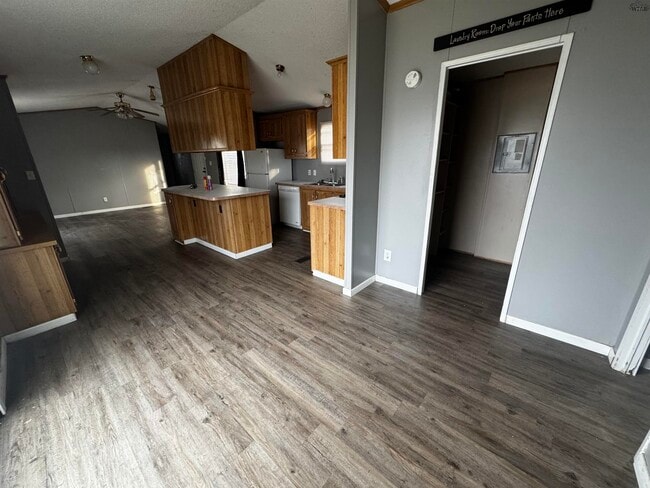 1102 E Spring St in Henrietta, TX - Building Photo - Building Photo