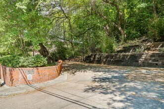 1805 Burton Hill Rd in Fort Worth, TX - Building Photo - Building Photo