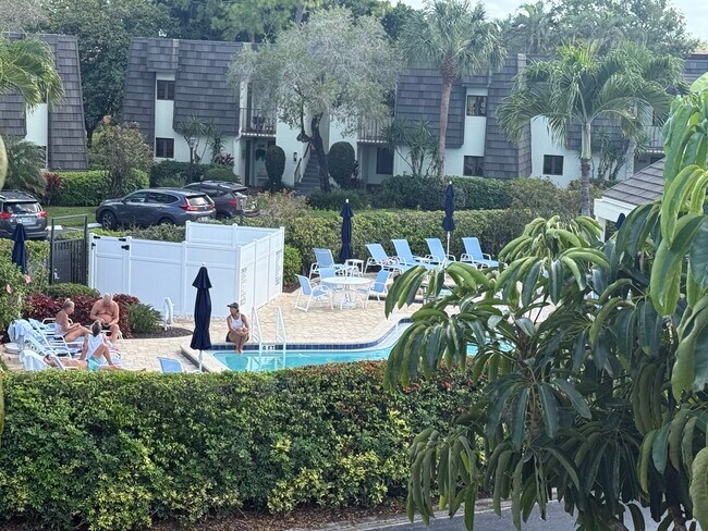 1645 Spoonbill Ln, Unit C in Naples, FL - Foto de edificio - Building Photo