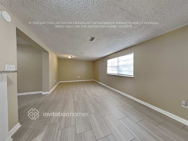 8261 Greenleaf Cir in Tampa, FL - Foto de edificio - Building Photo