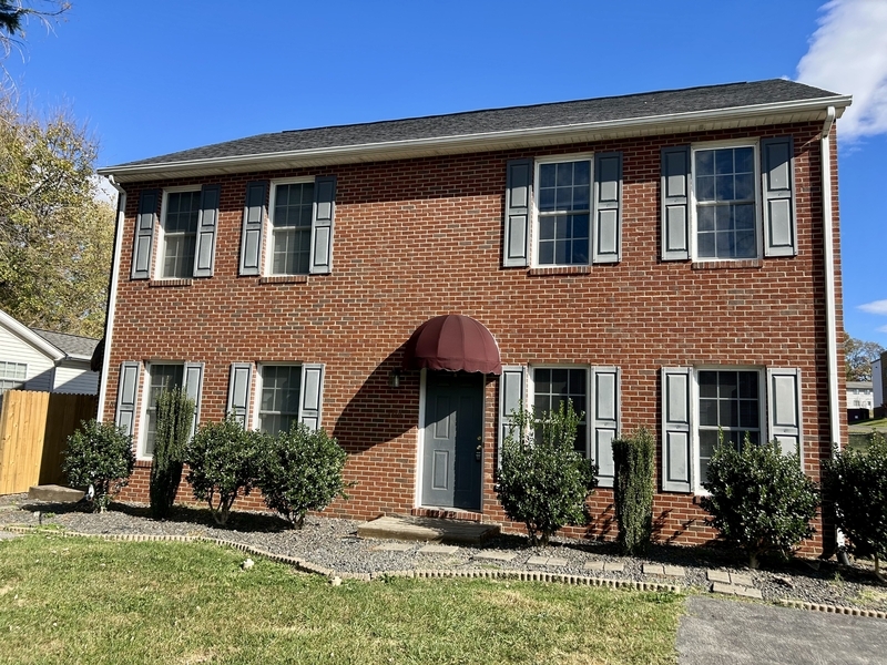 106 Lakehurst Ave in Salem, VA - Building Photo