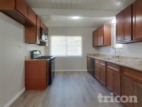 1475 Knights Row in Yuba City, CA - Building Photo - Building Photo