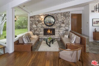 9769 Oak Pass Rd in Beverly Hills, CA - Building Photo - Building Photo