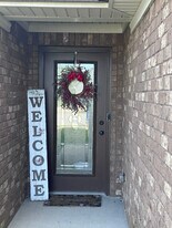 9704 Pebble Ct in Louisville, KY - Building Photo