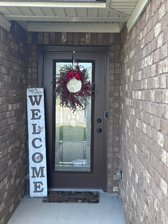 9704 Pebble Ct in Louisville, KY - Foto de edificio