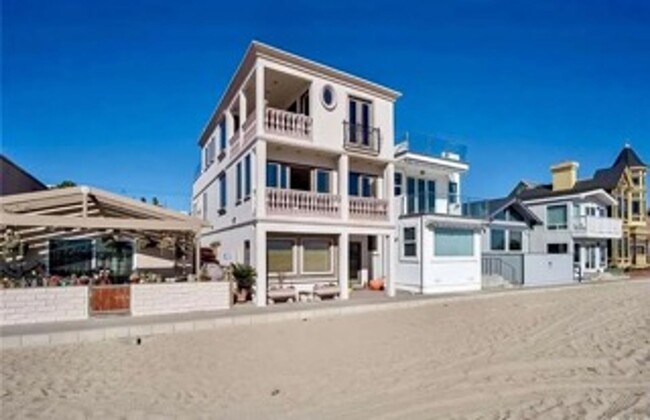 property at 1605-1612 E Seal Way