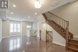 9 Johnson Farm Ln in Toronto, ON - Building Photo - Building Photo