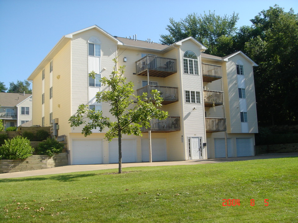 923 Boston Way in Coralville, IA - Building Photo