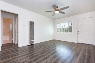4519-4521 Parks Ave in La Mesa, CA - Foto de edificio - Building Photo