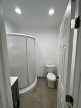 12734 Bessemer St in North Hollywood, CA - Foto de edificio - Building Photo