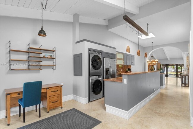 property at 2665 Parkview Dr S