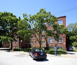 Woodmont Apartments in Toronto, ON - Building Photo - Primary Photo