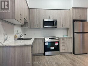 385 Arctic Red Dr in Oshawa, ON - Building Photo - Building Photo