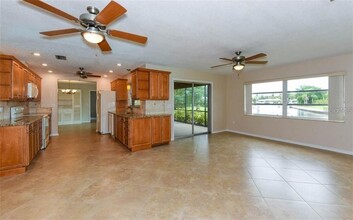 5518 Shadow Lawn Dr in Siesta Key, FL - Building Photo - Building Photo