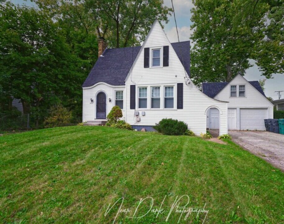 10174 W Ford Ave in Beach Park, IL - Building Photo