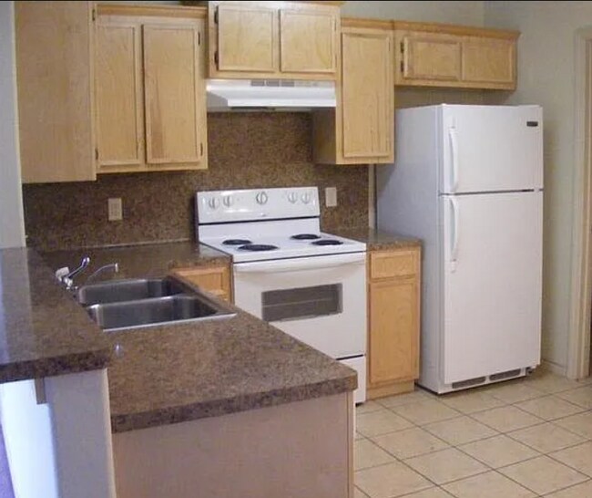 6110 Willis St in Groves, TX - Building Photo - Building Photo