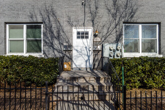 1816 D St NE in Washington, DC - Foto de edificio - Building Photo