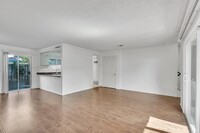 103 Roundtree Ct in Sacramento, CA - Building Photo - Building Photo