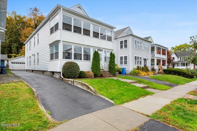 4 Edison Ave in Albany, NY - Building Photo - Building Photo