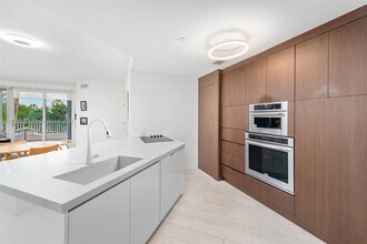 715 Crandon Blvd in Key Biscayne, FL - Building Photo - Building Photo