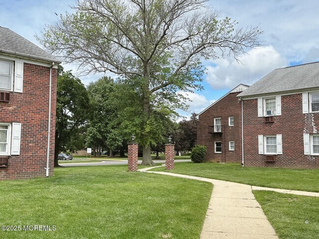 62 Stonehurst Blvd in Freehold, NJ - Building Photo - Building Photo