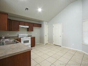 16052 S 83rd E Ave in Bixby, OK - Building Photo - Building Photo
