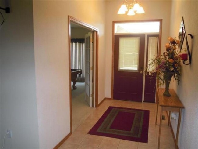 1320 E Burntwood St in Springfield, MO - Foto de edificio - Building Photo