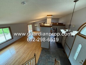 2453 Linwood Ave E in Maplewood, MN - Building Photo - Building Photo