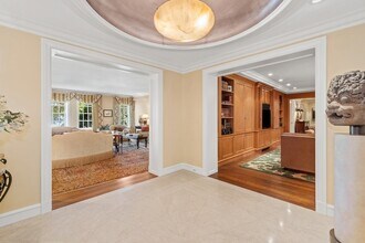 219 E Lake Shore Dr in Chicago, IL - Building Photo - Building Photo