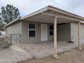 5857 W Valley Cir in El Paso, TX - Building Photo - Building Photo