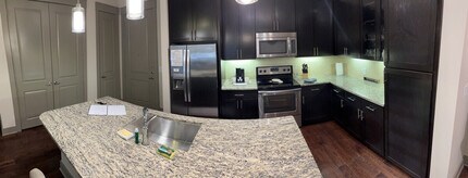 5655 Carnegie Blvd in Charlotte, NC - Building Photo - Building Photo