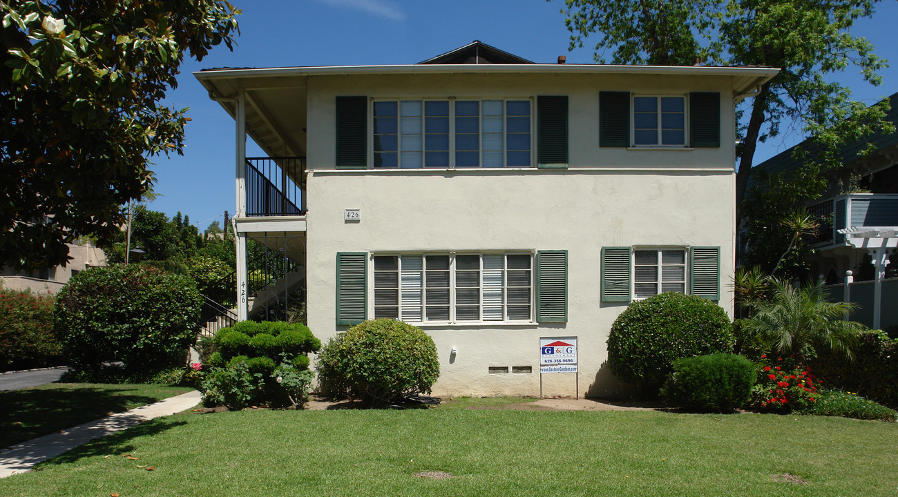 422 Los Robles Ave in Pasadena, CA - Foto de edificio