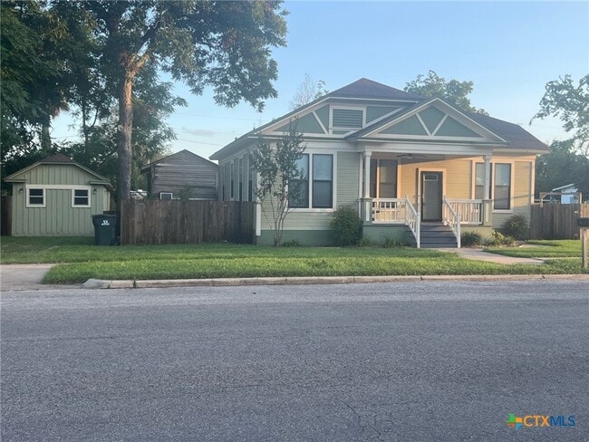 516 E Bowie St in Luling, TX - Building Photo - Building Photo