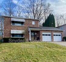 1857-1859-1859 Cromwell Dr in Akron, OH - Building Photo