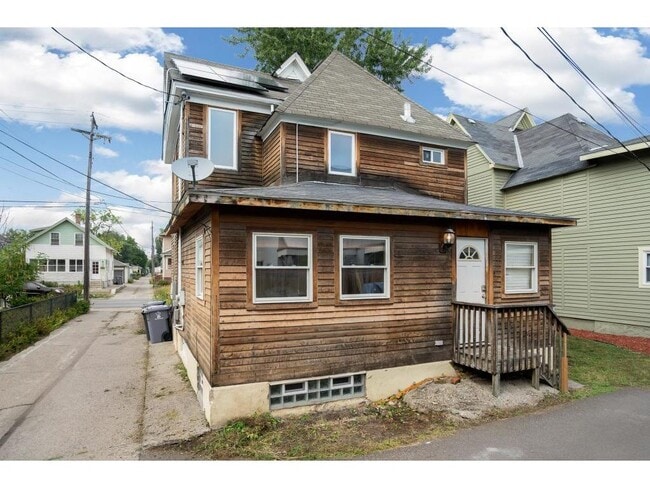 property at 809 W 28th St