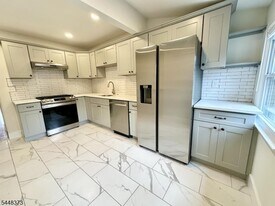 46 Brookfield Rd in Montclair, NJ - Building Photo