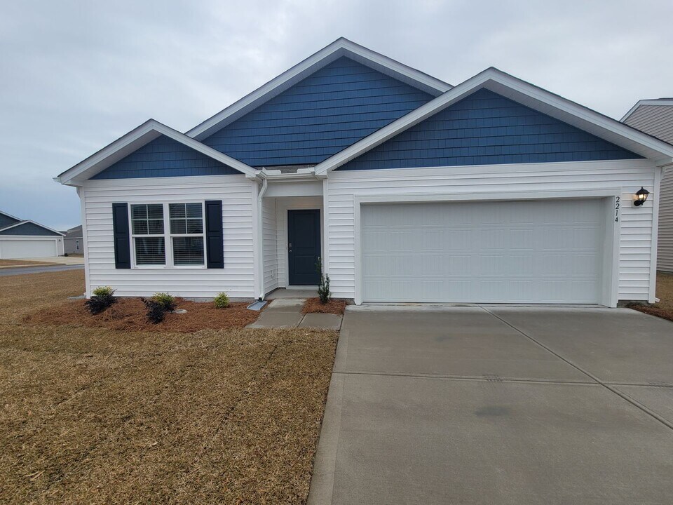2214 Emerald Ave in Castle Hayne, NC - Building Photo