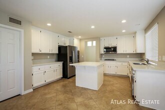 1030 W Moorpoint Dr in North Las Vegas, NV - Building Photo - Building Photo