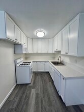 15025 Burbank Blvd, Unit 2 in Van Nuys, CA - Foto de edificio - Building Photo