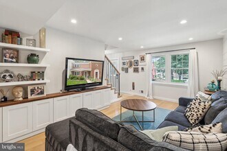6833 Dina Leigh Ct in Springfield, VA - Building Photo - Building Photo