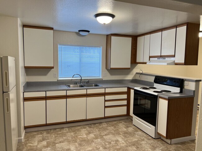 22129-22129 N Umpqua Hwy in Glide, OR - Building Photo - Building Photo