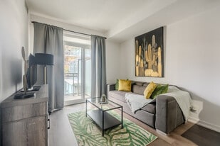 110 Eglinton Ave E in Toronto, ON - Building Photo