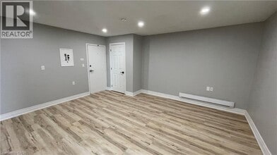 69 E Main St in Welland, ON - Building Photo - Building Photo