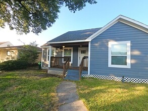 210 Olive Ave in Pasadena, TX - Foto de edificio - Building Photo