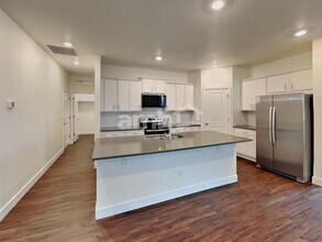 8254 Joyce St in Arvada, CO - Foto de edificio - Building Photo