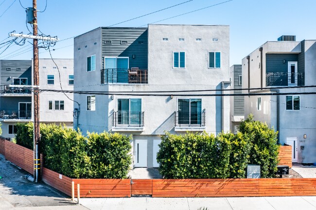 1818 Thurman Ave.-Unit -1818 in Los Angeles, CA - Building Photo - Building Photo